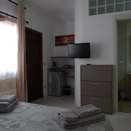 Villaggio Est Affittacamere San Teodoro  Habitación foto